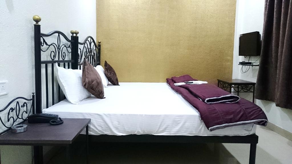 Hotel Preetam Aurangabad Exterior photo